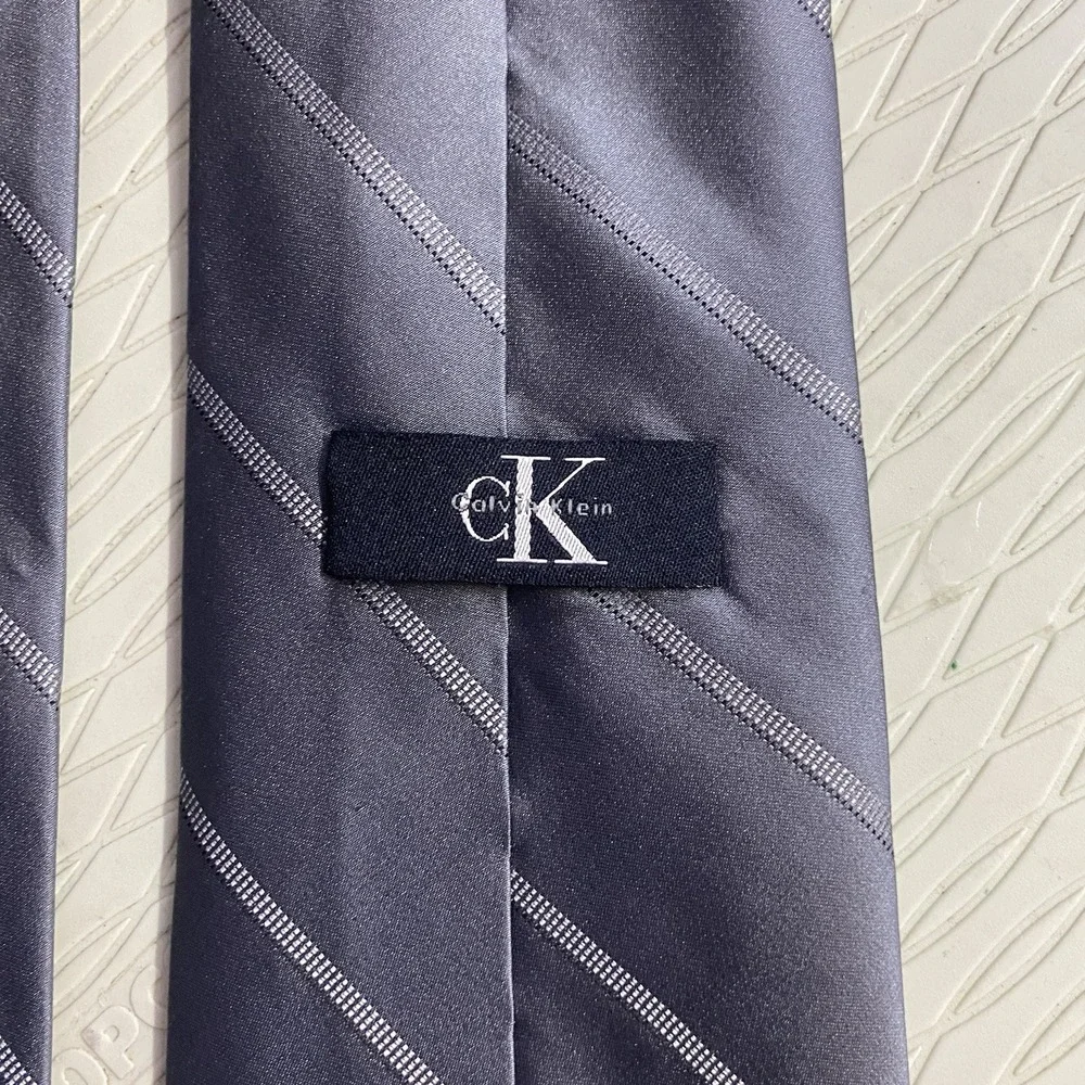 Calvin Klein Striped Mens Tie 100%‎ Silk Gray 58